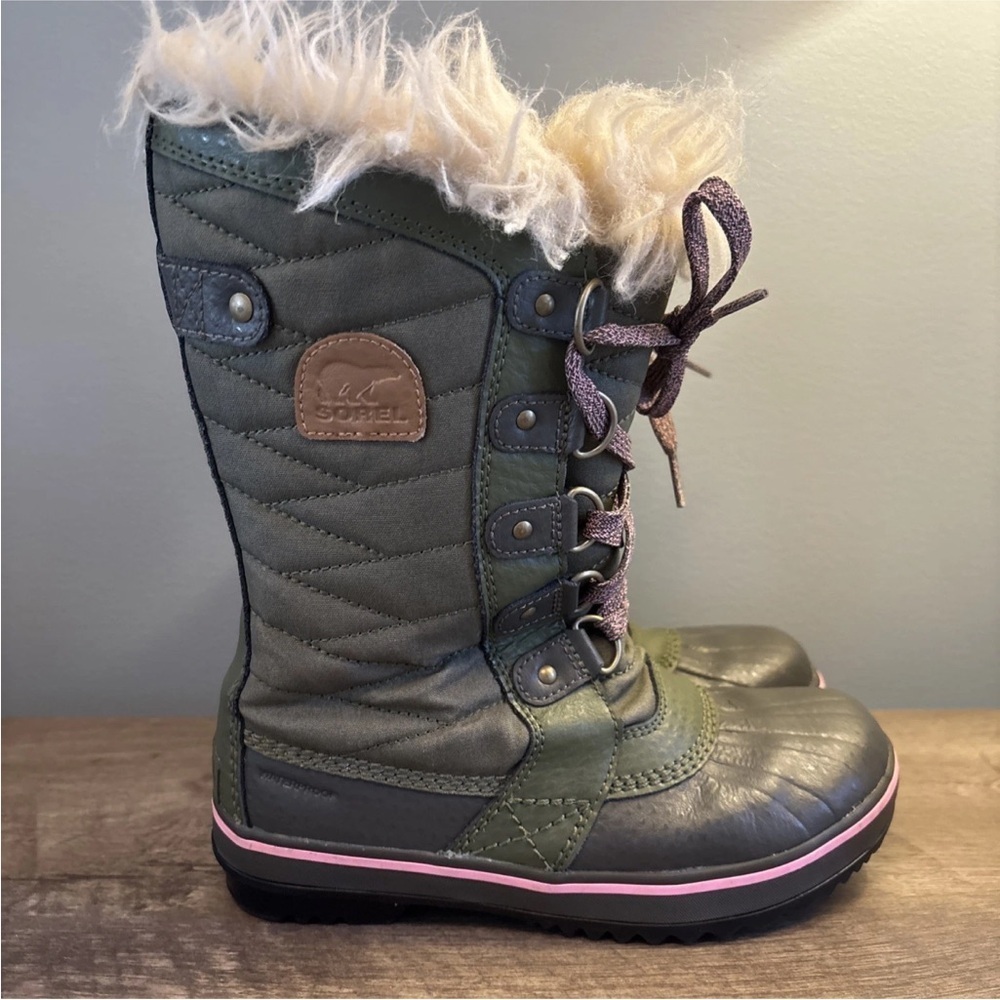 Sorel Youth Waterproof Winter Boots Size 3 Green And Pink